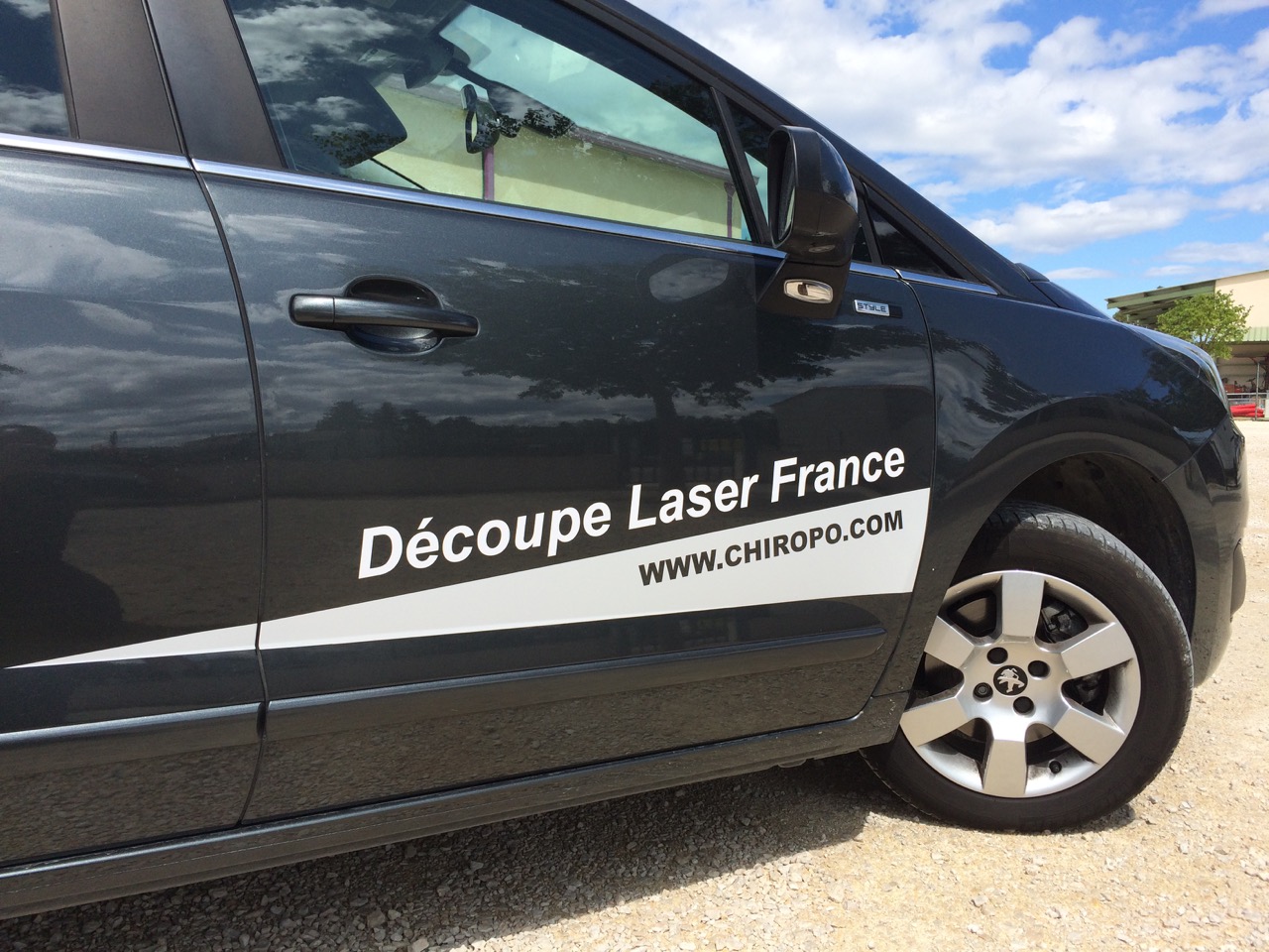 Décoration de véhicule par webbycom, agence de communication à L'Isle sur la Sorgue