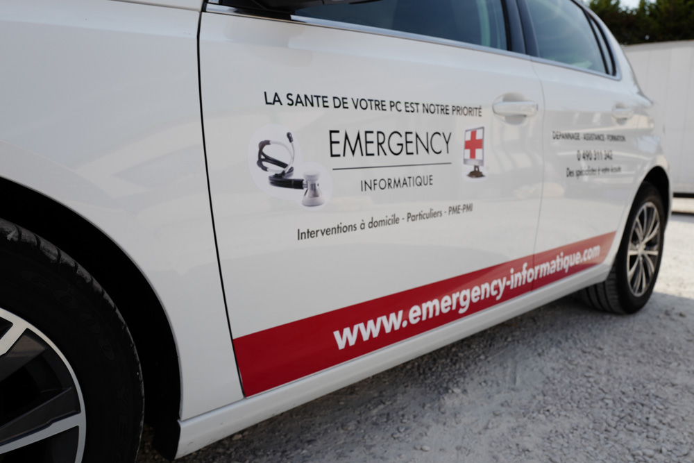 Marquage véhicule pour la société Emergency Informatique par Webbycom, agence de communication à L'Isle sur la Sorgue