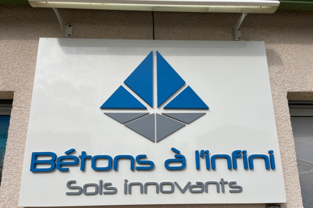 Enseigne Betons à l'infini par Webbycom