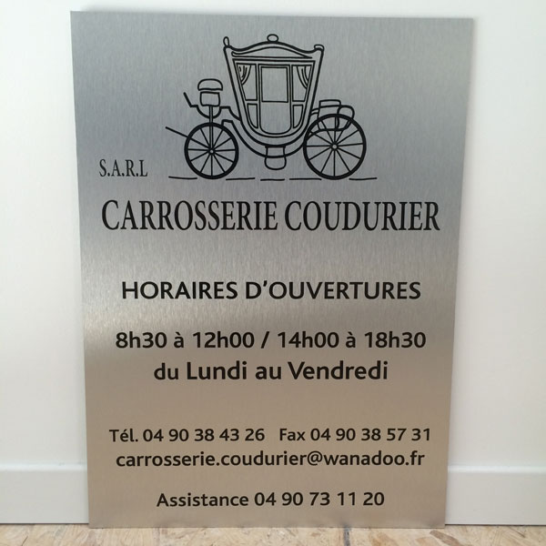 webbycom fabrique la signalétique pour les professionnels de l'automobile : garage, concession, club, association, …